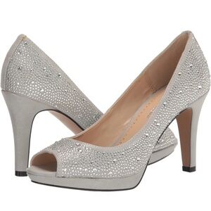 Adrienne Vittadini Women's Gervin beaded upper silver Pump size 6.5